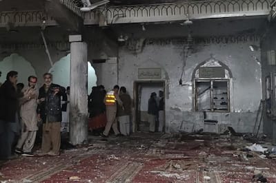 मस्जिद में बिछी नमाजियों की लाशें, देखें पाकिस्तान के पेशावर में हुए फिदायीन हमले की खौफनाक तस्वीरें