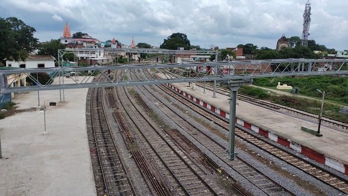 रेलवे ने कानपुर लखनऊ रेल रूट अप लाइन पर किया हाईस्पीड़ पटरी का काम, जानिए यात्रियों को क्या मिलेगा फायदा 
