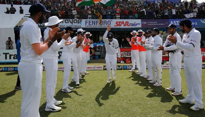 IND vs SL: 100वें टेस्ट मैच में टीम इंडिया ने खास अंदाज में किया विराट कोहली का सम्मान