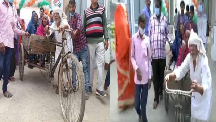 यूपी चुनाव: आजमगढ़ में मतदान केंद्र पहुंचे 70 साल के बुजुर्ग, ठेले में परिवार को बिठाकर गाड़ी को खुद खींचा