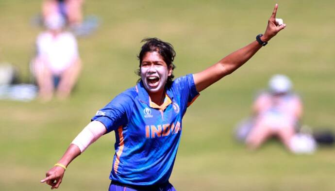 महिला वनडे में इस मुकाम तक पहुंचने वाली पहली गेंदबाज बनीं झूलन गोस्वामी