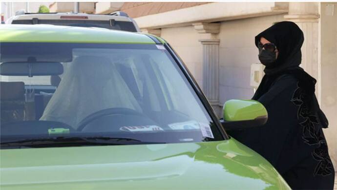 सऊदी अरब : 2018 से अब तक 2 लाख महिलाओं ने बनवाए ड्राइविंग लाइसेंस, 5 फीसदी बढ़ी कारों की बिक्री