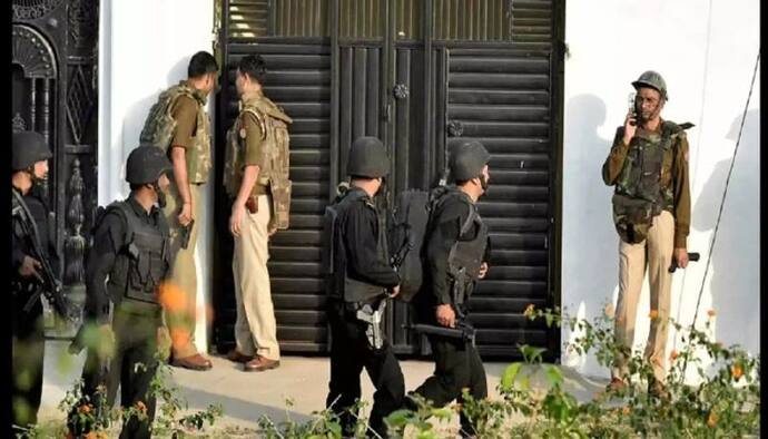 भोपाल में पकड़े गए आतंकियों को कोर्ट ने 14 दिनों रिमांड पर भेजा, पुलिस ने सुनाई रात 3 बजे इनको पकड़ने की कहानी