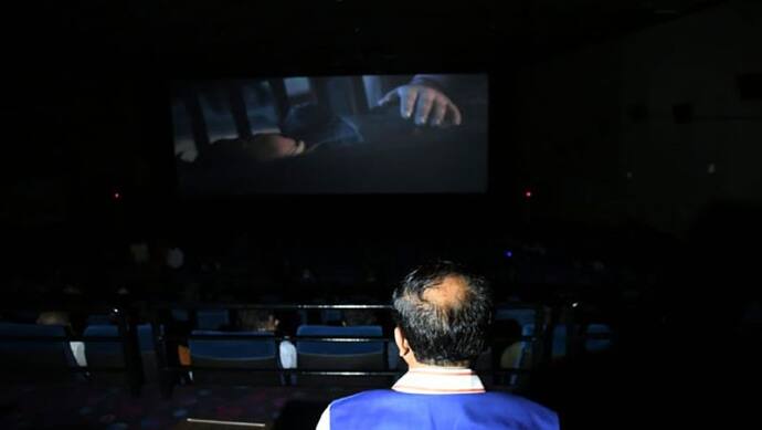 'द कश्मीर फाइल्स' फिल्म देखने पहुंचे पूर्व डिप्टी CM केशव प्रसाद मौर्य, कहा- जरूर देखें ये फिल्म