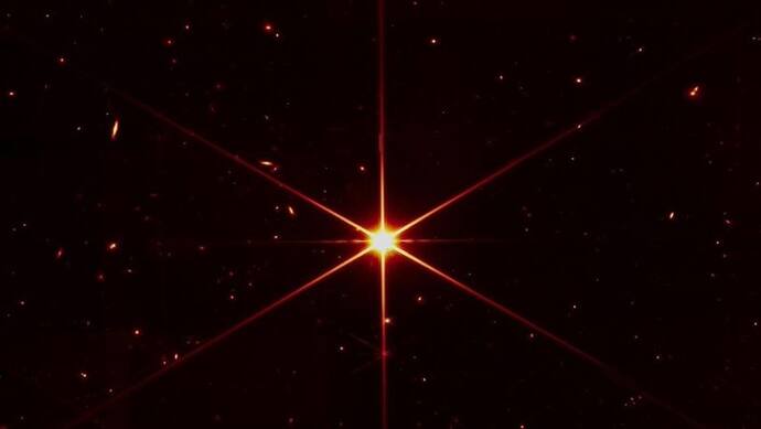 James Webb Telescope ने खींची अरबों साल पुरानी आकाशगंगाओं की आश्चर्यजनक तस्वीर