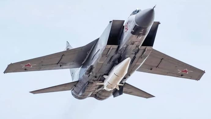 यूक्रेन के हथियार भंडार पर रूस ने Hypersonic Missile से किया हमला, आवाज से 10 गुना तेज है इसकी रफ्तार
