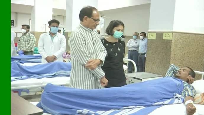 रायसेन के खूनी संघर्ष में घायलों से मिले CM शिवराज, मुआवजे का आश्वासन दिया, बोले- सख्त कार्रवाई करेंगे