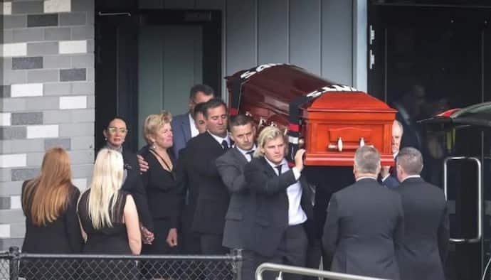 शेन वॉर्न को अंतिम विदाई, परिवार और दोस्तों समेत क्रिकेट जगत की इन दिग्गज हस्तियों ने दी श्रद्धांजलि