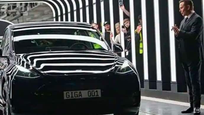 Elon Musk ने निभाया एक और वादा, Germany की सड़क पर किया जमकर डांस, देखें वजह