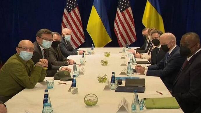 पोलैंड में यूक्रेन के विदेश और रक्षा मंत्रियों से मिले अमेरिकी राष्ट्रपति जो बाइडेन, किया मदद का वादा