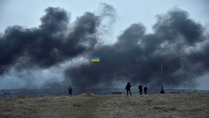 Rusia ukraine war : लीव में मिसाइल अटैक के बाद दूर-दूर तक दिखा धुएं का गुबार, लोगों को लगा परमाणु हमला हुआ