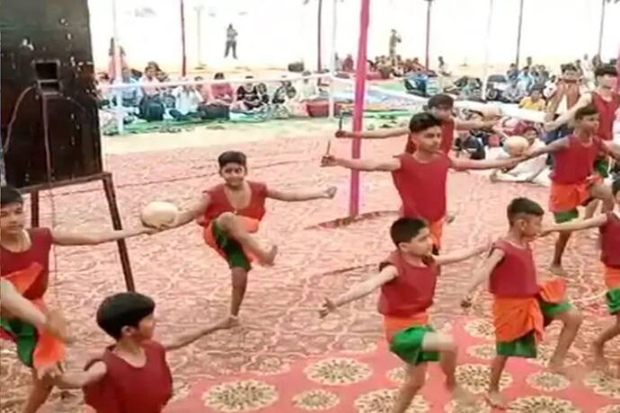 बिहार में यहां एक हाथ में नरमुंड, दूसरे में खंजर लेकर नृत्य करते हैं बच्चे, 44 साल पहले शुरुआत, इसके फायदे भी