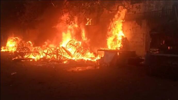 राजस्थान के करौली में बाइक रैली पर पथराव, दुकानों को लगाई आग, 42 घायल, इंटरनेट बंद, कर्फ्यू लागू