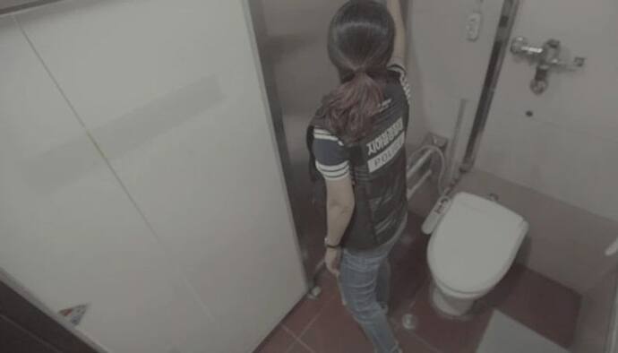 पुणे में 10वीं का छात्र इंग्लिश लेडी टीचर का बाथरूम से बनाता अश्लील वीडियो, राज सामने आया तो हर कोई शॉक्ड