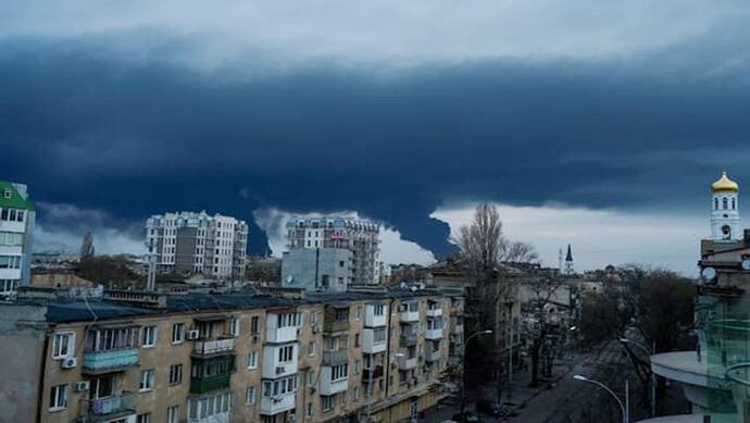  यूक्रेन के सबसे बड़े कालासागर बंदरगाह पर रूस का मिसाइल अटैक, मीलों दूर तक दिखीं आग की लपटें