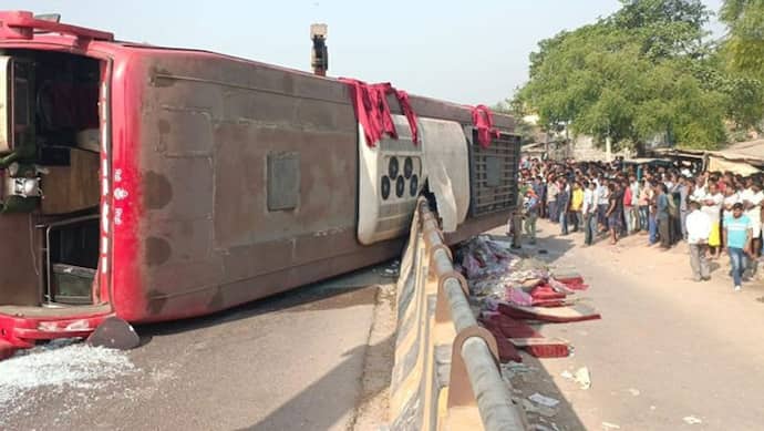 अयोध्या में यात्रियों से भरी बस पलटने से हुआ भीषण सड़क हादसा, दो की मौत, दर्जनों घायल
