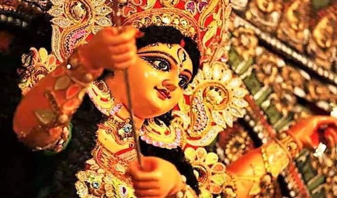 Durga Aarti Lyrics in Hindi: देवी मां की ये आरतियां हैं सबसे ज्यादा फेमस, इन्हें सुन झूमने लगते हैं भक्त 