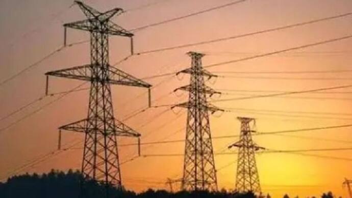 बिजली दरें बढ़ाने के लिए कंपनियों को यूपी सरकार के रुख का इंतजार, नियामक आयोग को नहीं सौंपा टैरिफ प्रस्ताव 