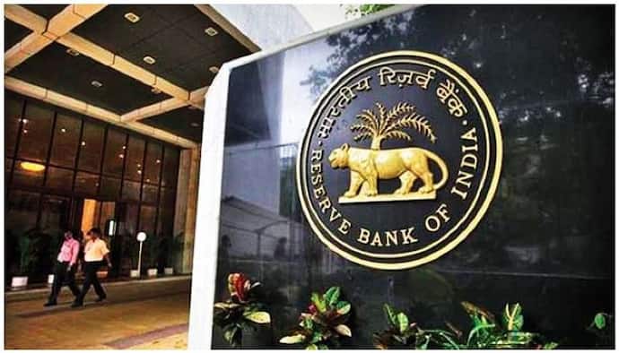 RBI ने इस बड़े बैंक पर लगाया जुर्माना, कार्रवाई से जुड़ी 5 अहम बातें जो ग्राहकों के लिए है जरूरी