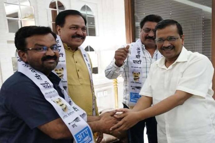 गुजरात चुनाव से पहले छूटने लगा 'हाथ' : कांग्रेस के दो दिग्गज नेता अब AAP के साथ, जानिए कितना बड़ा झटका