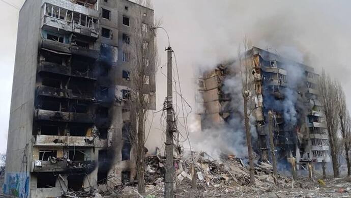 यूक्रेन पर रूस ने फिर बरसाए बम, लुहान्स्क गवर्नर का दावा- स्कूल की बिल्डिंग पर बमबारी में मारे गए 60 लोग