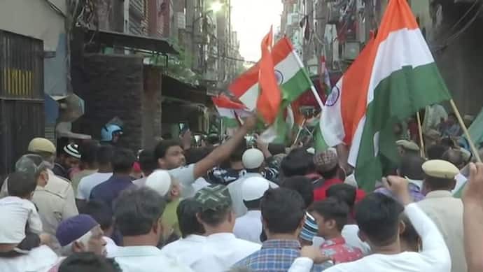 हिंदू-मुसलमानों ने जहांगीरपुरी में निकाली 'तिरंगा यात्रा', की शांति और सद्भाव की अपील