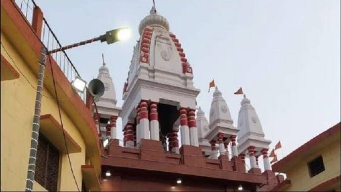 गोरखनाथ मंदिर में सीएम योगी के निर्देश का हुआ पालन, बाहर से अंदर की ओर किए गए लाउडस्पीकर, आवाज भी हुई कम