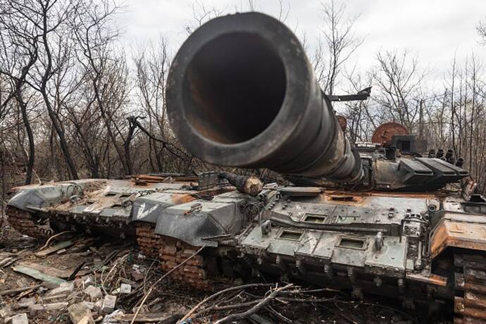 Russia Ukraine war : खेरसन में जमी रूसी सेना पर गरजीं यूक्रेन की मिसाइलें, रूस का टीवी टावर ढहा