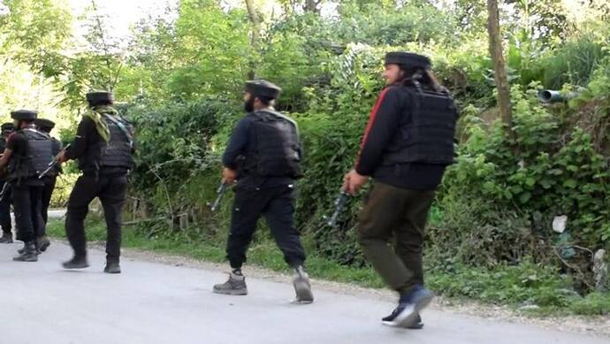 जम्मू-कश्मीर में सैन्य बलों ने फिर दो आतंकवादी मार गिराए, कुलगाम में दूसरा एनकाउंटर जारी