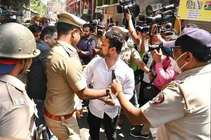 महाराष्ट्र में लाउडस्पीकर विवाद : नासिक से पुणे तक राज ठाकरे के समर्थकों पर पुलिस का 'डंडा'