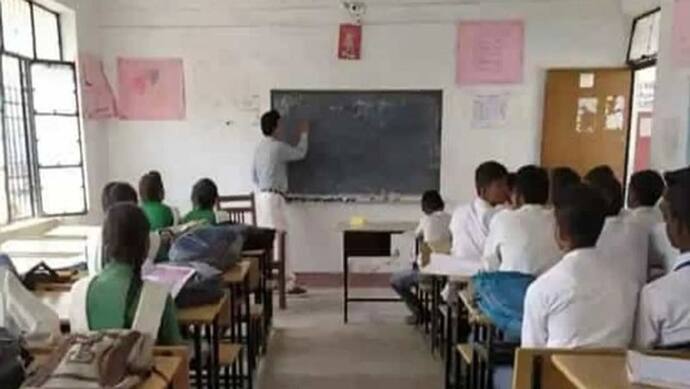 लापरवाह 19 शिक्षकों पर गिरी गाज, विभागीय आदेश का भी इन पर नहीं पड़ रहा था कोई फर्क