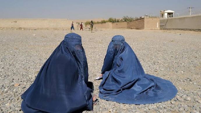 अफगानिस्तान की तालिबान सरकार का नया फरमान, महिलाओं को पहनना होगा सिर से पैर तक ढकने वाला बुर्का