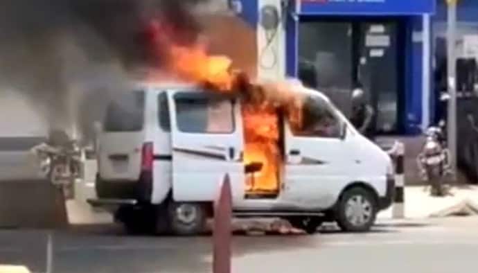 जयपुर में भीषण हादसा: बीच सड़क चलती कार में लगी आग, वो भयानक सीन देख कांप गए लोग