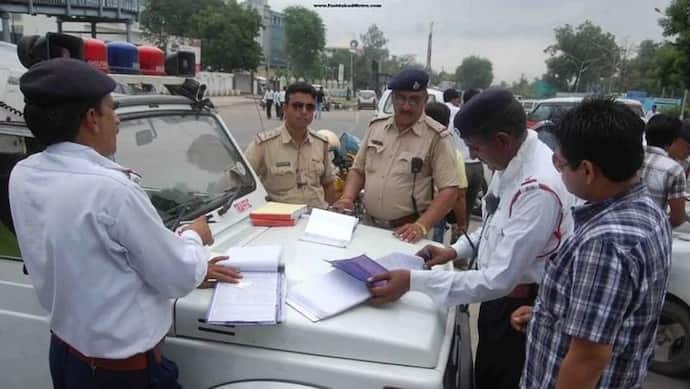 Traffic Rules: ट्रैफिक पुलिस ने की सड़क पर चलती गाड़ियों की चेकिंग तो खुद भरेगी जुर्माना, नया नियम हुआ जारी