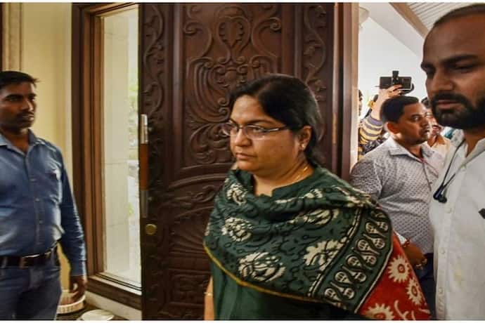 IAS पूजा सिंघल ने पूछताछ में किए चौंकाने वाले खुलासे, जिससे टेंशन में मंत्री से लेकर विधायक तक, सरकार भी डरी