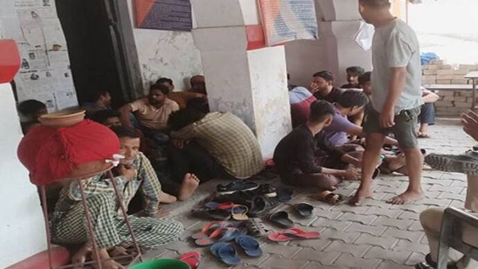 अलीगढ़ के कट्टीघर में अवैध रूप से किया जा रहा था पशुओं का वध, छापेमारी में 30 लोग गिरफ्तार