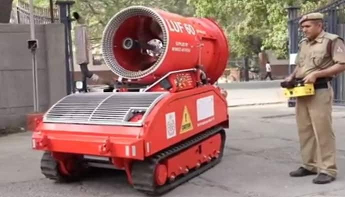 मुंडका अग्निकांड से ली सबक: दिल्ली सरकार ने आग बुझाने वाले रोबोट का शुरू किया इस्तेमाल, जानें कैसे करता है काम
