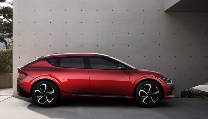 500KM रेंज के साथ लॉन्च हुई Kia EV6 इलेक्ट्रिक कार, 60 लाख रुपए है कीमत, इस दिन शुरु होगी बुकिंग