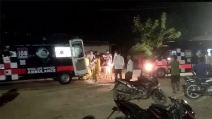 आंध्र प्रदेश में भीषण रोड एक्सीडेंट,खड़ी मिनी वैन को ट्रक ने मारी जबर्दस्त हिट, 6 लोगों की दर्दनाक मौत