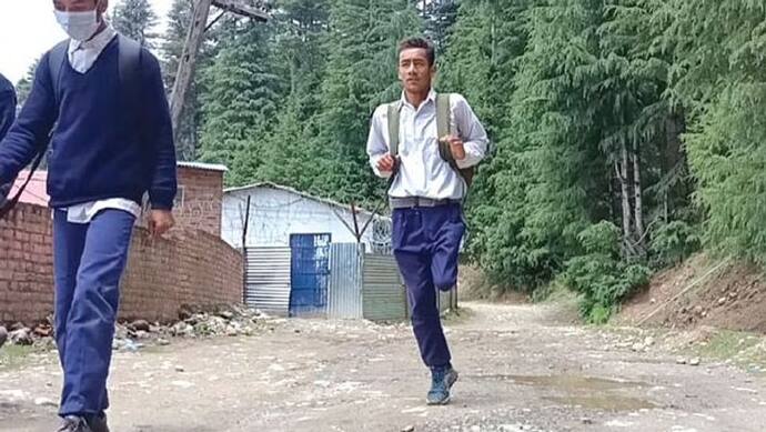 कश्मीर घाटी में 4 कदम चलने पर सांस फूल जाती है, ये बिहार की सीमा की तरह एक पैर पर 2 किमी दूर स्कूल जाता है