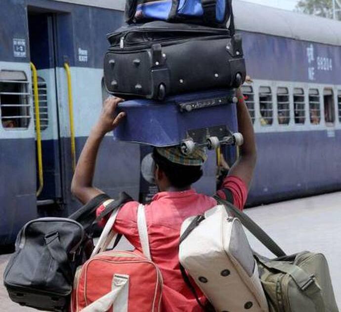 Luggage in Train: ट्रेन में ज्यादा सामान ले जाना पड़ सकता है महंगा, Railway ने जारी किया नया नियम