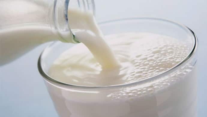 घर में आने वाला दूध असली है या नकली? जानें चेक करने का बेहद आसान तरीका
