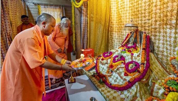 अयोध्या: सीएम योगी ने रखी गर्भगृह की पहली शिला, कहा- यह मंदिर भारत का राष्ट्र मंदिर होगा