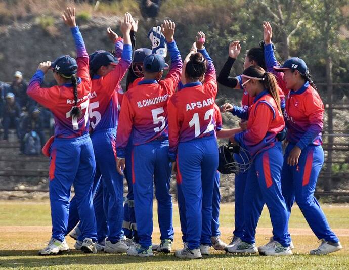 T20 वर्ल्ड कप क्वालिफायर में अनोखा रिकार्ड: नेपाल की महिला टीम महज 8 रन पर आलआउट, यूएई 7 गेंदों में जीत गई