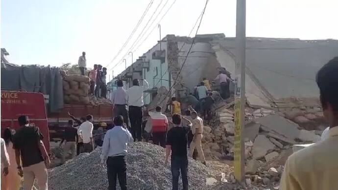 राजस्थान के उदयपुर में बड़ा हादसा:  मंडी में दुकान देखने आए ग्राहकों के ऊपर गिरी छत,  अब तक 3 लोगों की मौत