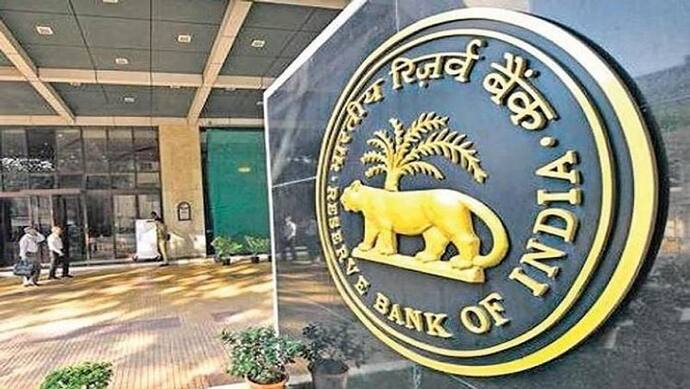 देश के 4 बैंक के ग्राहकों की बढ़ने वाली हैं मुश्किलें- RBI ने लगाया प्रतिबंध, अब इतनी रकम ही निकाल सकेंगे लोग