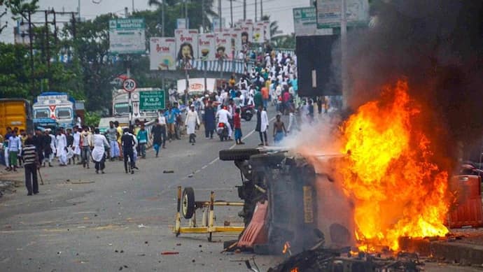 पश्चिम बंगाल में हिंसा पर राजनीति, ममता बनर्जी ने कहा- यह BJP का पाप, भाजपा ने कहा- केंद्रीय बलों की हो तैनाती