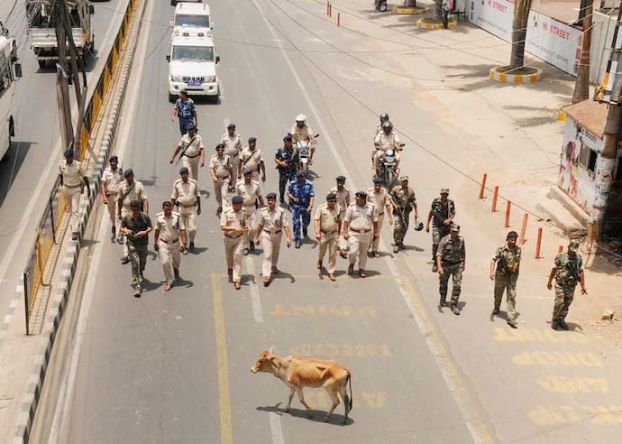 Bihar: पुलिस पर पब्लिक भारी, जानें क्यों दिन भर में 8 बार पिट जाती है बिहार पुलिस