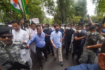 20 PHOTOS:पुष्पा स्टाइल में कांग्रेस ने कहा-झुकेगा नहीं...,राहुल गांधी के सपोर्ट में सड़कों पर उतरे कार्यकर्ता