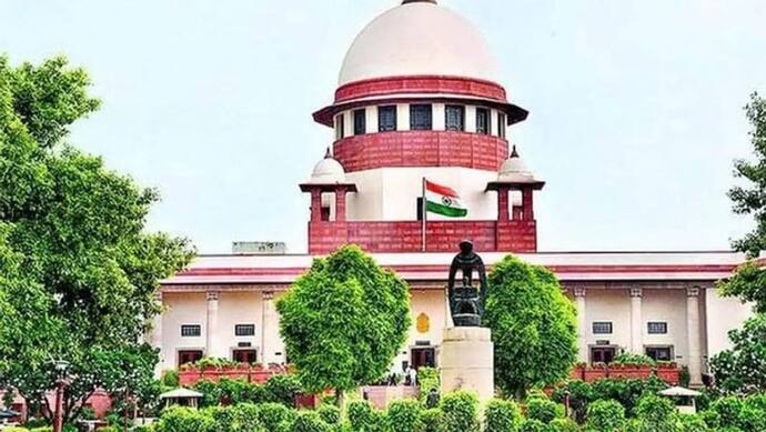 वोटर आईडी से Aadhaar जोड़ने के मामले में Supreme Court ने पूछा-आप हाईकोर्ट क्यों नहीं गए...